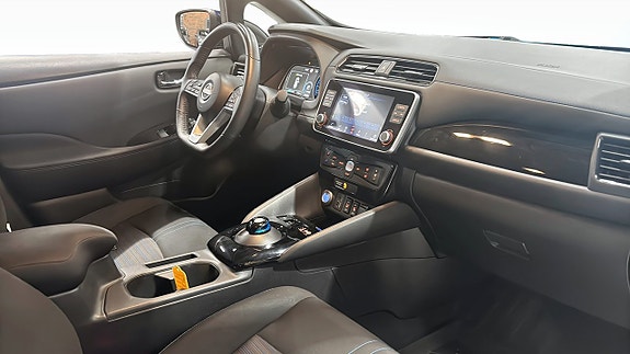 Nissan Leaf 3 of 16