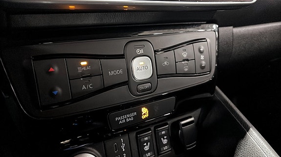 Nissan Leaf 14 of 16