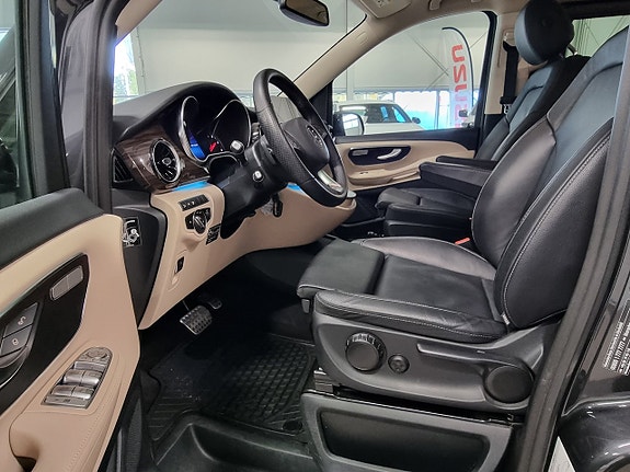 Mercedes-Benz V300 14 of 18