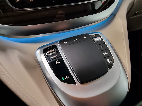 Mercedes-Benz V300 17 of 18
