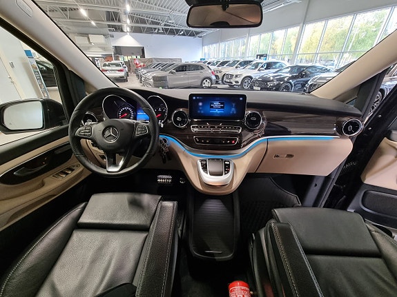 Mercedes-Benz V300 13 of 18