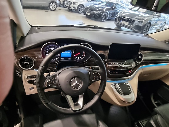 Mercedes-Benz V300 15 of 18