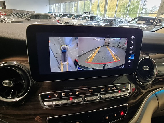 Mercedes-Benz V300 18 of 18