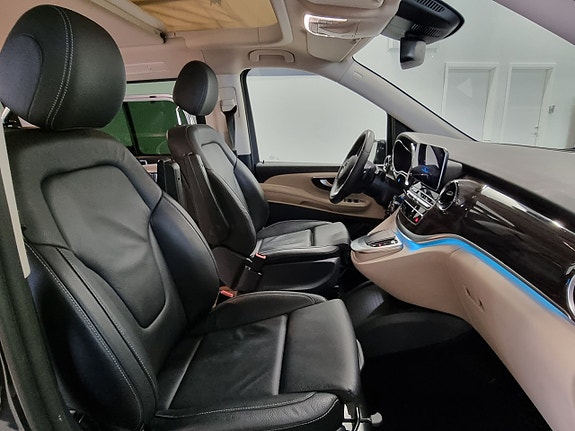 Mercedes-Benz V300 9 of 18