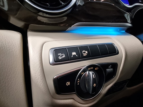 Mercedes-Benz V300 16 of 18