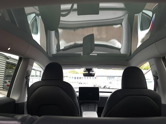 Tesla Model Y 12 of 13