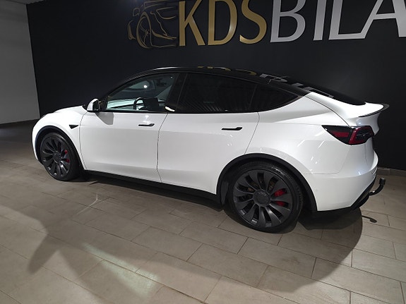 Tesla Model Y 3 of 13