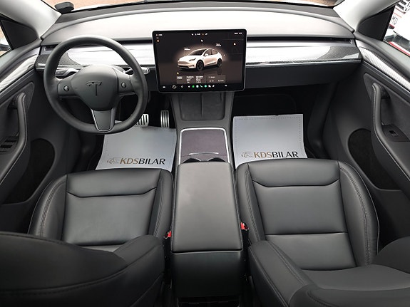 Tesla Model Y 8 of 13