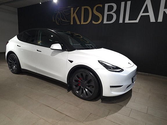 Tesla Model Y 6 of 13