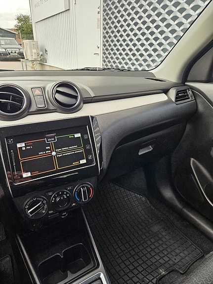 Suzuki Swift 17 of 22