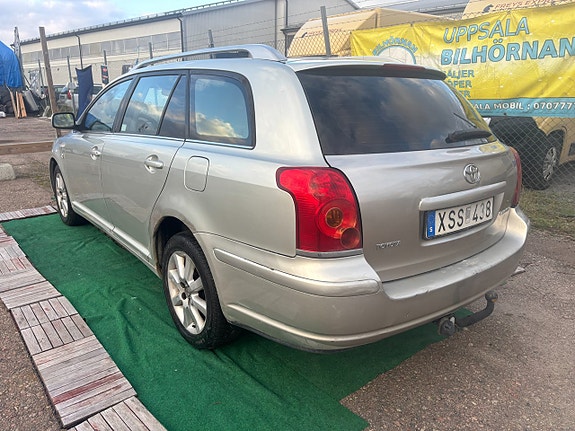 Toyota Avensis 4 of 5