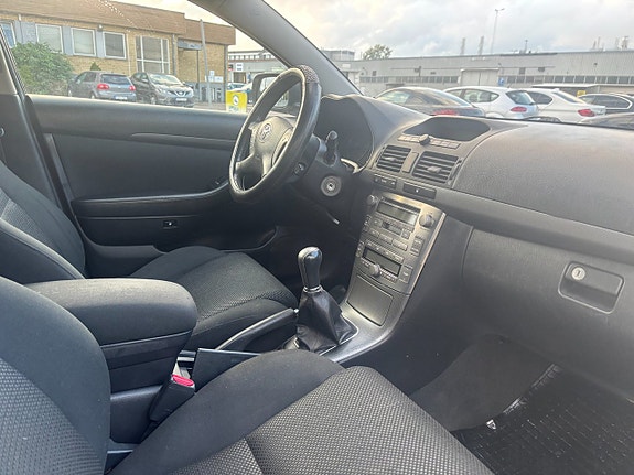 Toyota Avensis 5 of 5