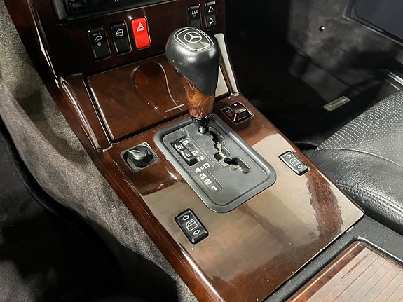 Mercedes-Benz SL280 16 of 19