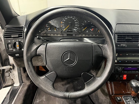 Mercedes-Benz SL280 13 of 19