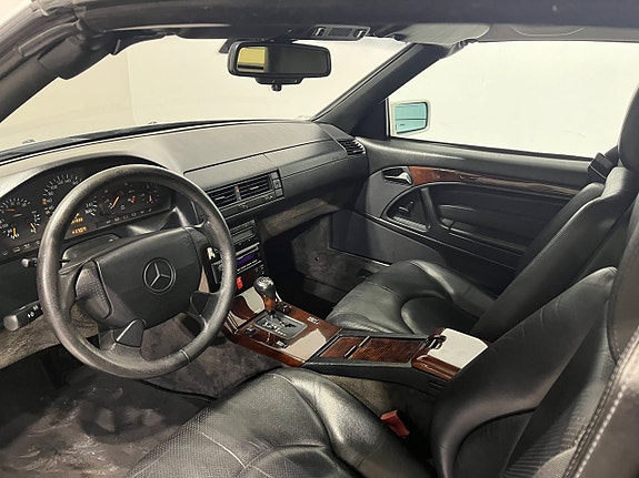 Mercedes-Benz SL280 9 of 19