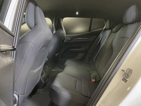 Volvo EX30 15 of 17