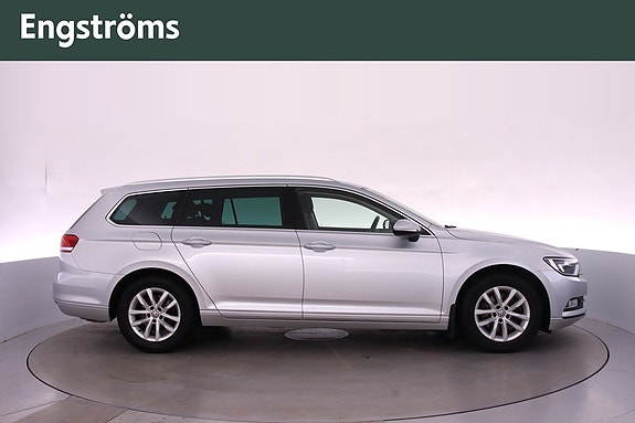 Volkswagen Passat 2 of 20