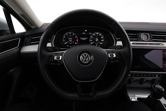 Volkswagen Passat 14 of 20