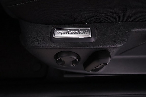 Volkswagen Passat 13 of 20