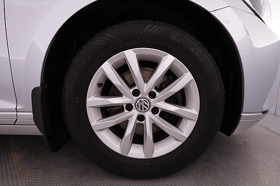Volkswagen Passat 12 of 20