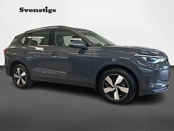 Volkswagen Tiguan 3 of 16