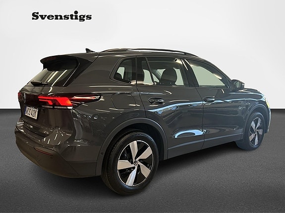 Volkswagen Tiguan 5 of 16