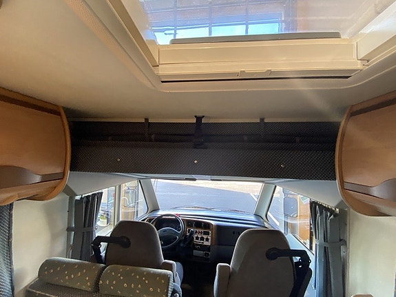Bürstner l642 ALDE/AC/Taksäng/Soffa/Manuella stödben/Cykelställ 17 of 24