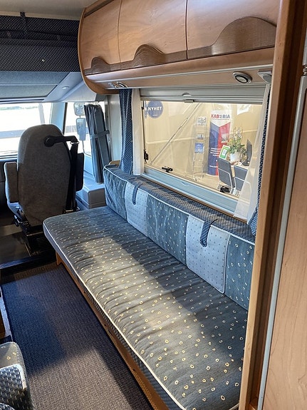 Bürstner l642 ALDE/AC/Taksäng/Soffa/Manuella stödben/Cykelställ 4 of 24
