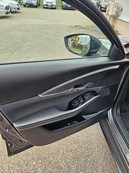 Mazda CX-30 7 of 29
