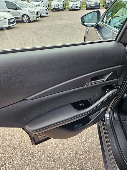 Mazda CX-30 25 of 29
