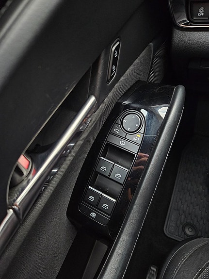 Mazda CX-30 9 of 29