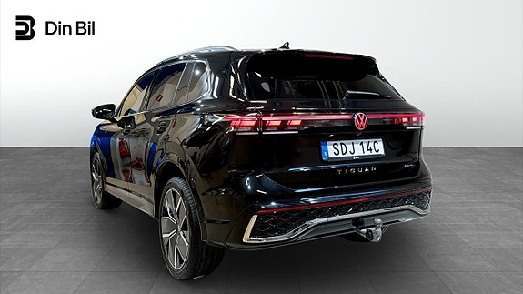 Volkswagen Tiguan 3 of 23