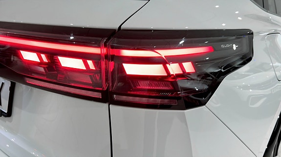 Volkswagen Tiguan 14 of 23