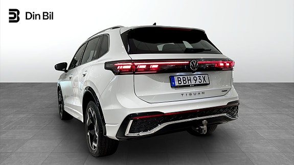 Volkswagen Tiguan 3 of 23