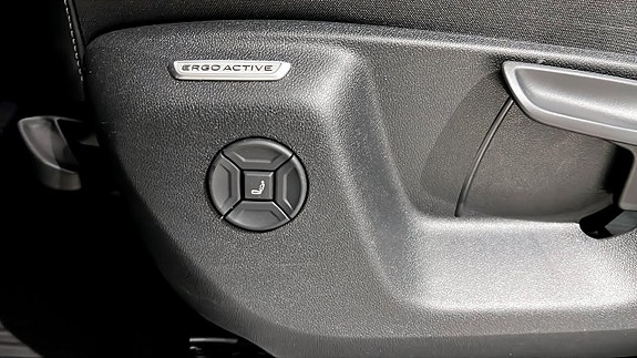 Volkswagen Tiguan 16 of 23