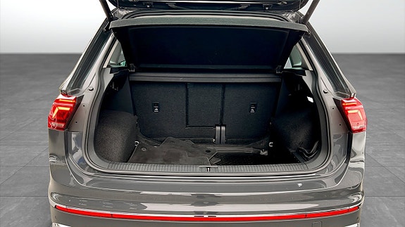 Volkswagen Tiguan 12 of 23