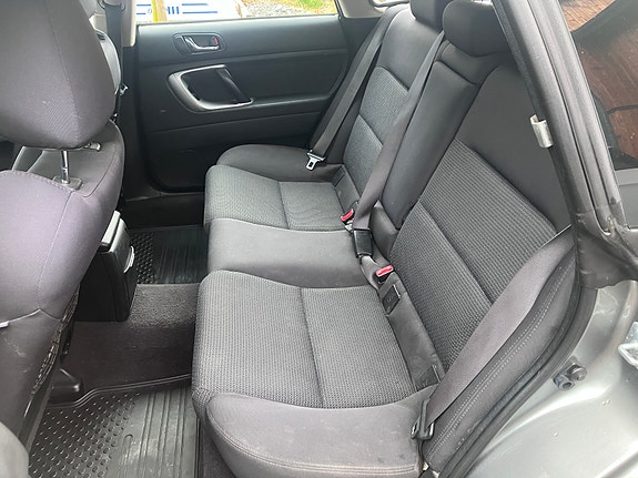 Subaru Legacy 4 of 6