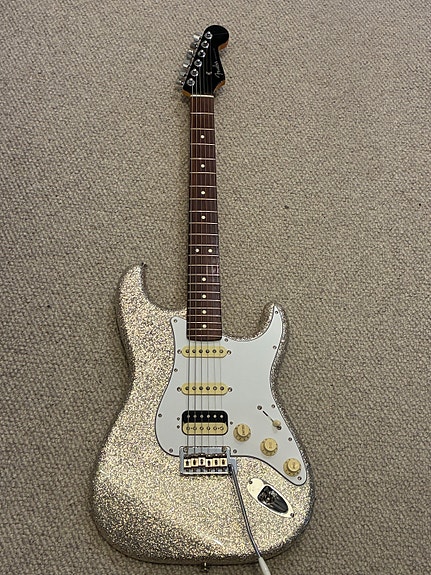 Fender FSR MIJ Stratocaster HSS, Silver Sparkle