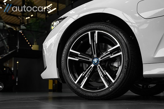 BMW 330e 9 of 30