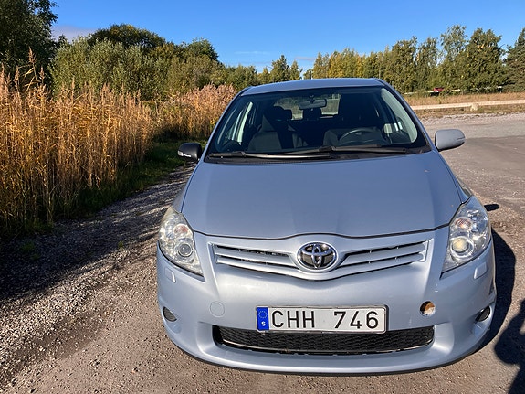 Toyota Auris 2 of 8