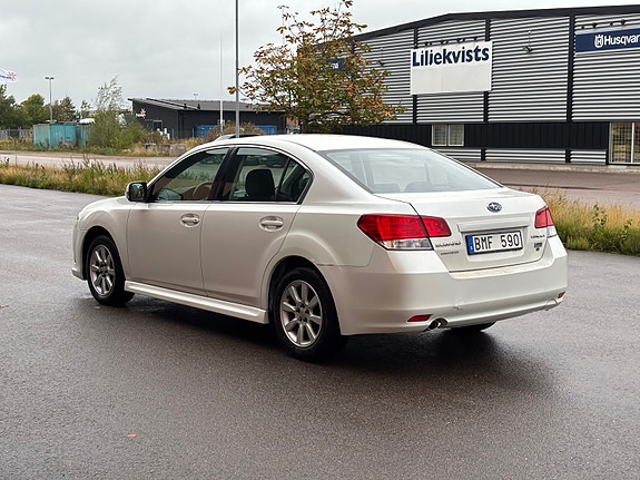 Subaru Legacy 6 of 8