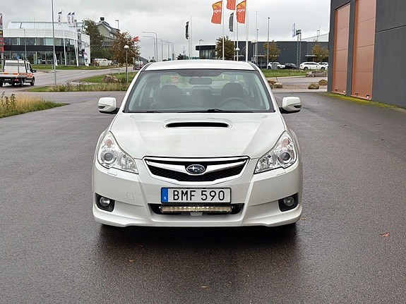 Subaru Legacy 2 of 8