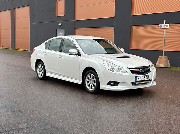 Subaru Legacy 3 of 8