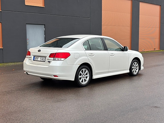 Subaru Legacy 4 of 8