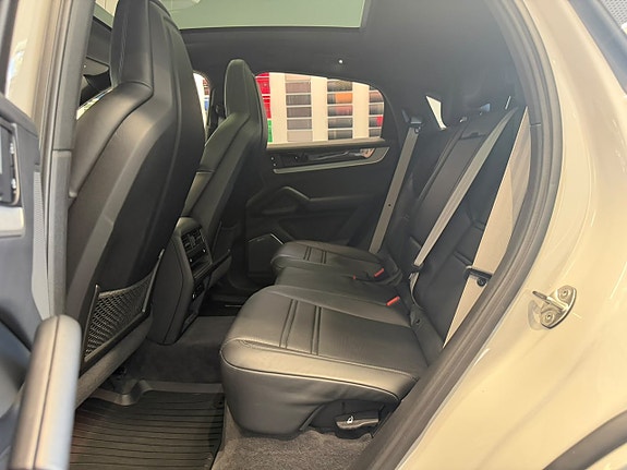 Porsche Cayenne 13 of 25