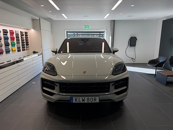 Porsche Cayenne 6 of 25