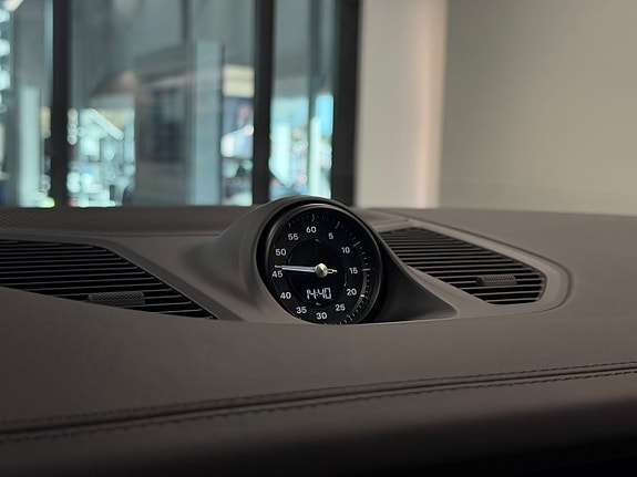 Porsche Cayenne 20 of 25
