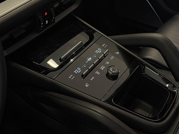Porsche Cayenne 22 of 25