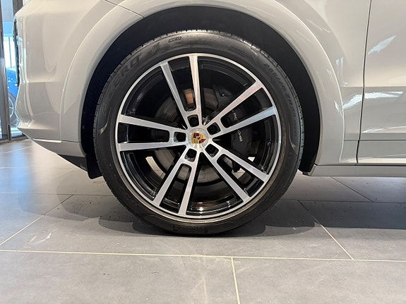 Porsche Cayenne 5 of 25