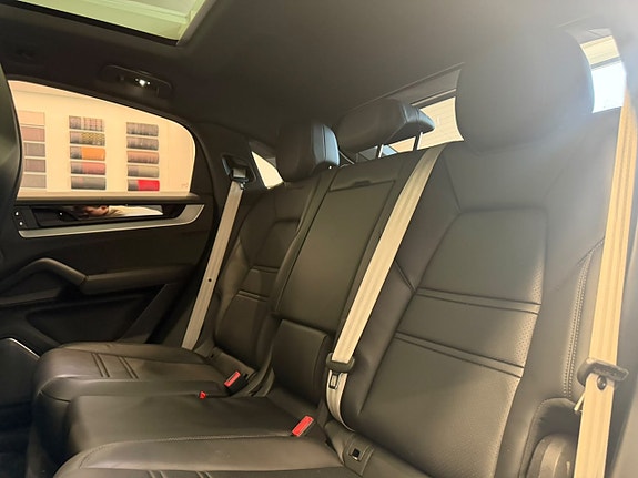 Porsche Cayenne 14 of 25